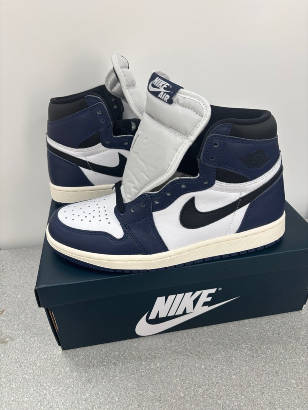 Nike Air Jordan 1 Retro High - White Navy Black - Picture 2 of 5